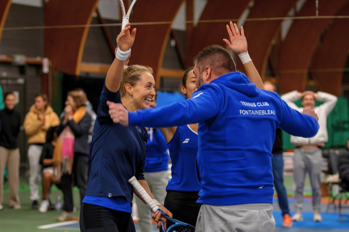 Gabriela with her league mates in France